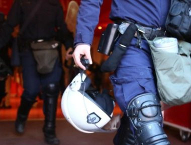 ΕΛΑΣ για επεισόδια μετά την λήξη του ντέρμπι: Εισβολή 40 ατόμων στα αποδυτήρια - 4 αστυνομικοί στο νοσοκομείο!